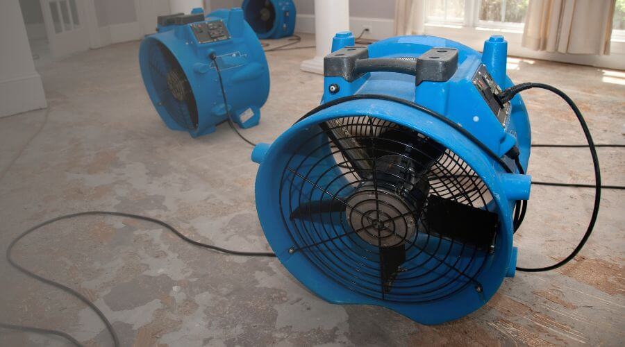 Why choose water damage restoration service for emergency flood repair in Florissant